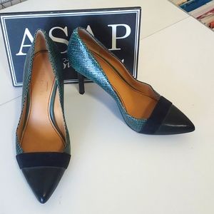 Women's Green leatjer with accent toe.pump 10B